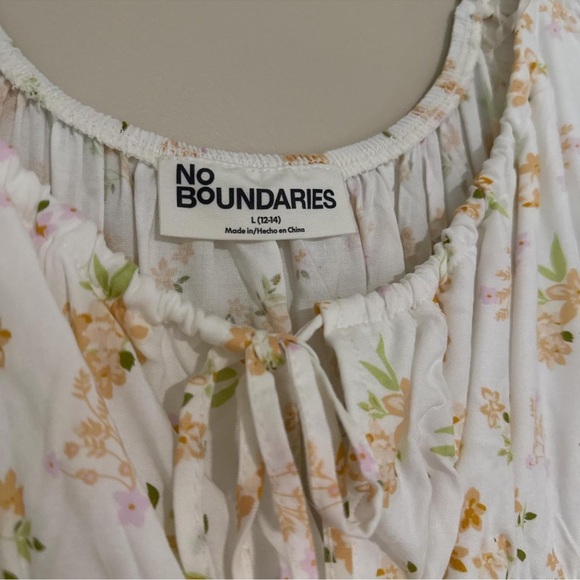 White Floral Tiered Sleeveless Romper - Picture 2 of 2